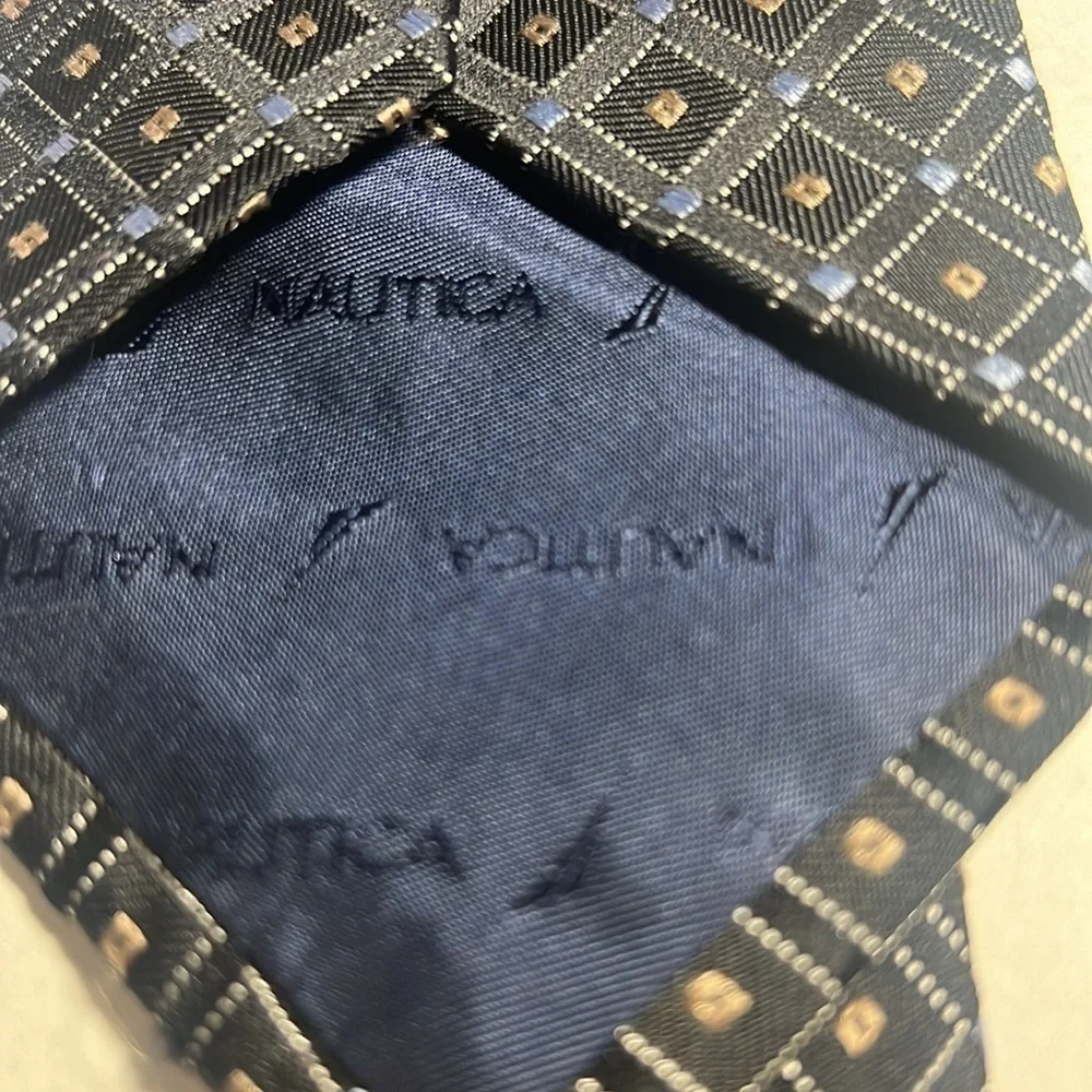 Nautica ties 100%
